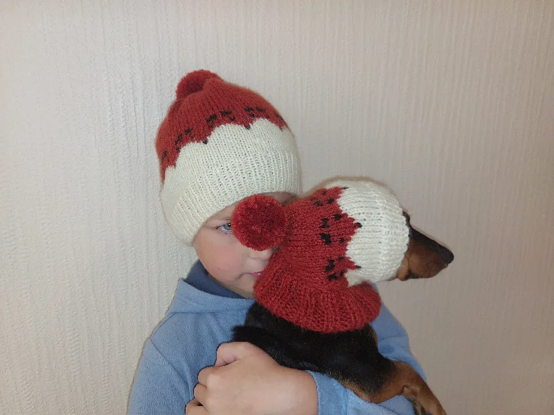 Christmas chanterelles in a set of hats for mom and dog, a set of hats with a fox for the hostess and a pet Christmas chanterelles in a set of hats for mom and dog, a set of hats with a fox for the hostess and a pet