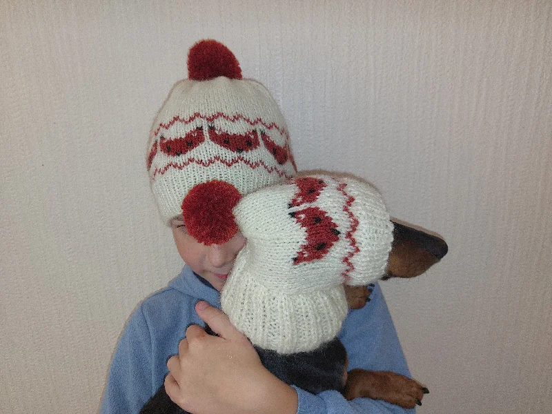 Christmas chanterelles in a set of hats for mom and dog, a set of hats with a fox for the hostess and a pet Christmas chanterelles in a set of hats for mom and dog, a set of hats with a fox for the hostess and a pet